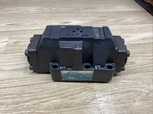 Válvula de control direccional Vickers DG5S-8-2C-T-M-U-HL7-30-EN502 #817D139PR5 - Imagen 1 de 5