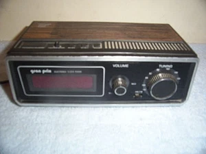 VINTAGE GRAND PRIX DCR1200 AM/FM ELECTRONIC DIGITAL ALARM CLOCK RADIO - Picture 1 of 5
