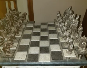War Of The Rings Chess Set - Picture 1 of 12