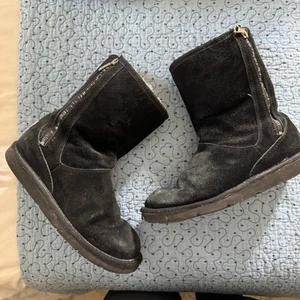 UGG Mayfaire Cremallera Lateral Baja Talla EE. UU. 7 Informal Piel Forrada Oveja - Imagen 1 de 5
