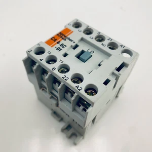SPRECHER+SCHUH CA4-5C-01 Contactor 24 VDC coil 3 pole (20A) + 1NC Aux (16A) - Picture 1 of 2