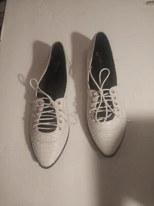 Zapatos Mocasines Black Swan Talla 10 Para Mujer Blancos Con Cordones Delanteros Patrón Arrugado - Imagen 1 de 9