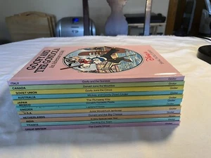 Walt Disney’s Vintage Small World Library Set Of 12 HB Children’s Books - Foto 1 di 5