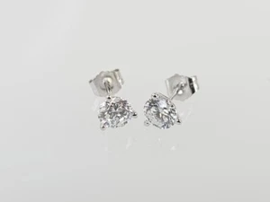 14K White Gold 1/2 CTTW Round Diamond Stud Earrings (AM1060519) - Picture 1 of 12