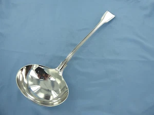 AN ANTIQUE STERLING SILVER FIDDLE THREAD SOUP LADLE.LONDON 1831. - Picture 1 of 10