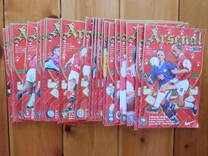 Arsenal Home Programmi 1997/98 - Seleziona dal menù a tendina - Foto 1 di 1
