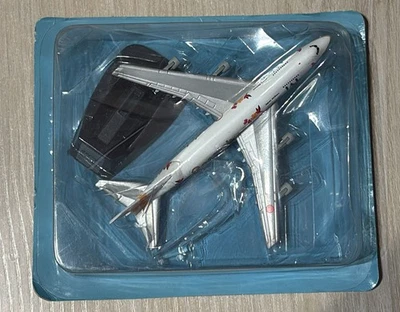 BOEING 747-200 JAPAN AIRLINES AEREO MODELLINO NEW IN BOX CON STAND - Immagine 1 di 4