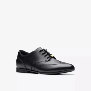 ZAPATOS CON CORDONES CLARKS FINJA WING DE CUERO NEGRO PARA NIÑAS - Imagen 1 de 6