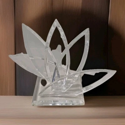 Vintage 1970s Hivo Van Teal Agave Beveled Leaves Lucite Sculpture Centerpiece  - Image 1 of 4