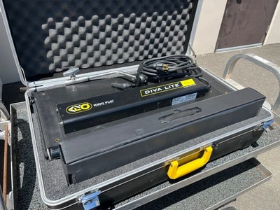 Kino Flo Diva Lite 401 Kit (120VAC) - Full Set of Extra Bulbs & Hard Case - Image 1 of 3