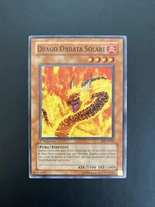 Yu-Gi-Oh! Comune Ascesa Del Destino 1ªEd Near Mint Ast-it032 Drago Ondata Solare - Foto 1 di 2