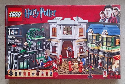 NEW Lego HARRY POTTER Diagon Alley 10217. Ships with Full INSURANCE. 12 figures - Image 1 of 4