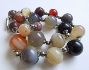 Hermoso collar de ágata hecho de ágata natural con elementos metálicos - Imagen 1 de 7
