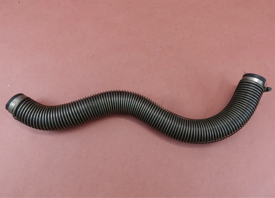 2002 - 2007 Honda CB900 CB 900 OEM Radiator Hose - Image 1 of 4