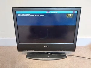 Sony Bravia KDL-20S2030 20" HD LCD Colour TV - Black - Retro Gaming- HAS ISSUES - Picture 1 of 7