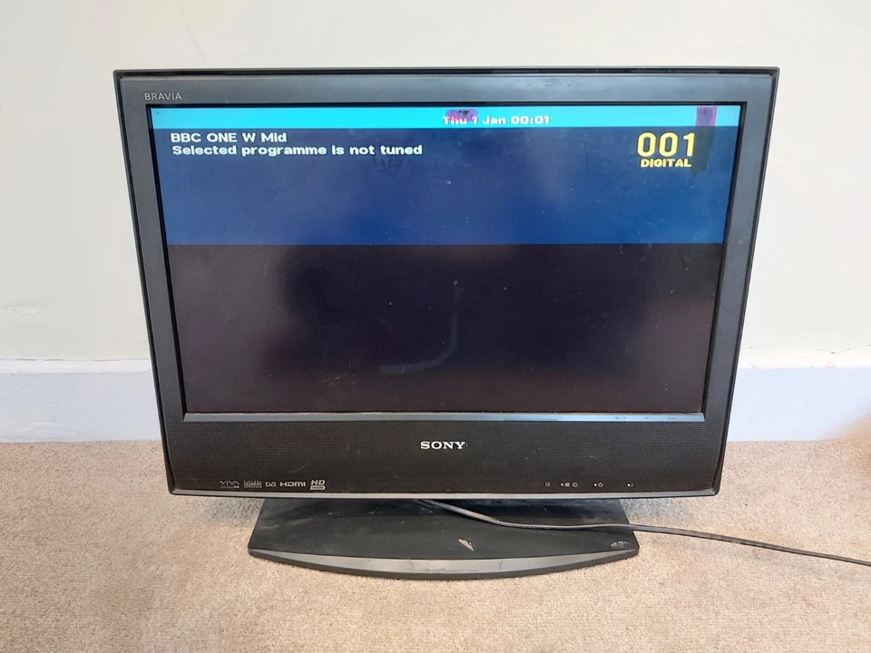 Sony Bravia KDL-20S2030 20" HD LCD Colour TV -  Black - Retro Gaming- HAS ISSUES - Image 1 of 4