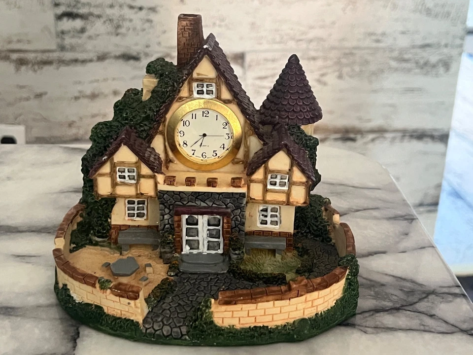 Cottage House With Quartz Clock ~ Vintage 1985 Beautiful - Image 1 of 3