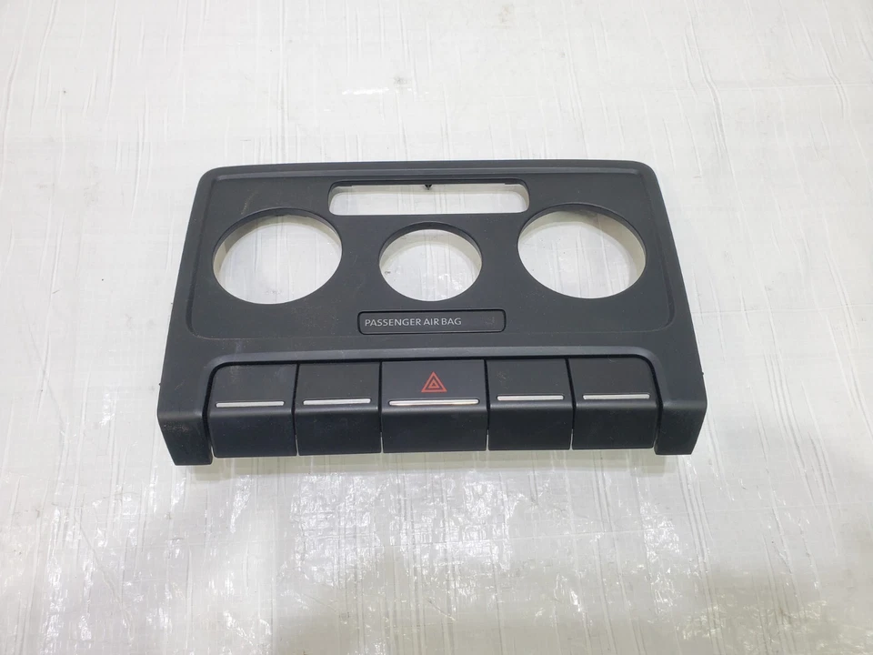 Panel de ajuste interior Volkswagen Beetle 2012-2019 control de clima con interruptor de peligro Foto 1 de 4