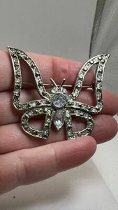 Butterfly Outline Clear Rhinestones Vintage Silver Brooch Pin M-4625 - Picture 1 of 3