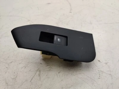 CHEVROLET CAPTIVA 2012/ 2.2 DIESEL RIGHT REAR WINDOW SWITCH 201003486 - Image 1 of 3