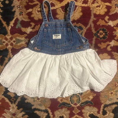 Vestido de mezclilla y ojales blancos OshKosh B'gosh para bebés Foto 1 de 4