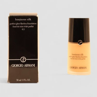 Giorgio Armami Luminous Silk Perfect Glow Flawless Foundation 30mL - Image 1 of 4