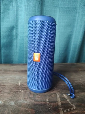 JBL 翻盖 3 便携式扬声器系统蓝色工作但充电端口已损坏 — 第 1/4 张图片