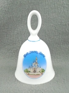 Campana de coleccionista del castillo de Cenicientas de Walt Disney World de recuerdo de porcelana 4.5" - Imagen 1 de 6