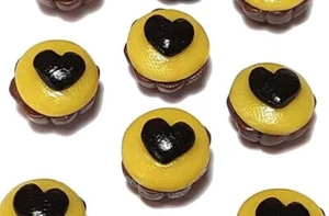 Barbi Dollhouse Miniature Cupcakes Valentines Chocolate Peanut Butter Lot👻🧲4pc - Picture 1 of 22