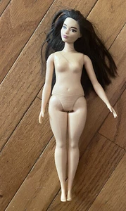 2015 Mattel Curvy Barbie Fashionistas Doll Long Brown Hair Curvy Dark Skin - Picture 1 of 5