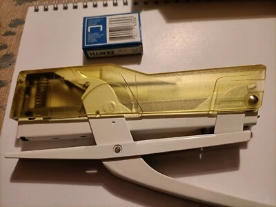 Spillatrice Cucitrice Zenith 590 Fun Nuova Colore Verde Trasparente  - Immagine 1 di 3