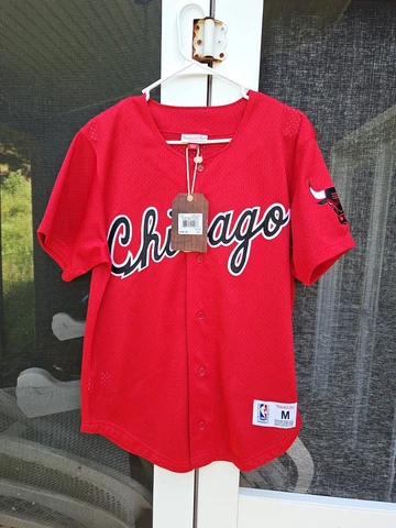 Chicago Bulls Basketball NBA Mitchell & Ness Red Script Baseball Jersey Men's M Cover