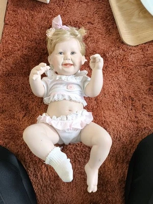 Ashton Drake Cute as a Button Baby c1994 Barely Yours Collection Titus Tomescu - Bild 1 von 3