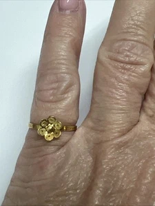 Anillo Pinky Flor 18k, Apilable o Primer Nudillo Talla 5.5 - Imagen 1 de 6