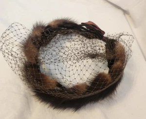 VINTAGE 1950 WOMANS MINK FUR HAT FASCINATOR W BURGUNDY SATIN BOW AND NETTING - Picture 1 of 4