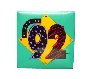 Punze PIN Abschluss Vintage Klasse von 1992 High School College Hut Brosche - Bild 1 von 3