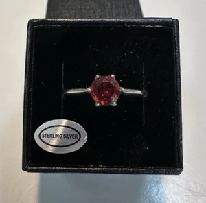 Wunderschöner .925 Sterling Silber Rubin Damen Ring Größe 7 1/2 - Bild 1 von 8