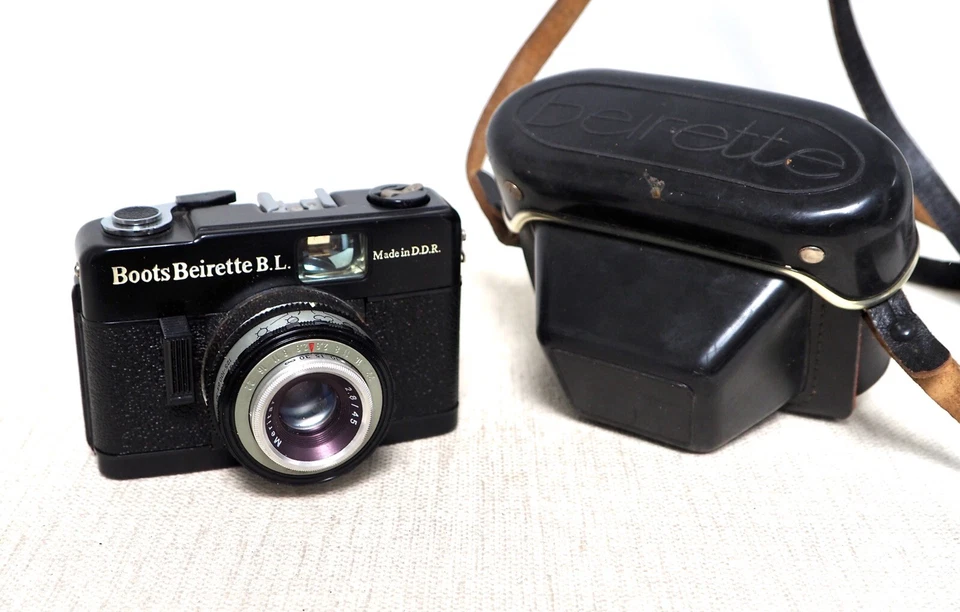 Vintage BOOTS BEIRETTE BL 35mm film viewfinder camera with case lomo retro - Image 1 of 4