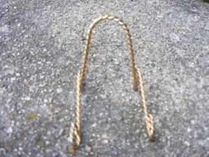 Vintage Decorative Twisted Wire Display Stand Easel Plate Holder Gold 2.5 X 3.25 - Picture 1 of 2