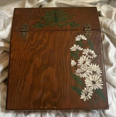 Antiguo escritorio de madera para escribir de viaje inclinado pintado a mano firmado arte popular niños Foto 1 de 4