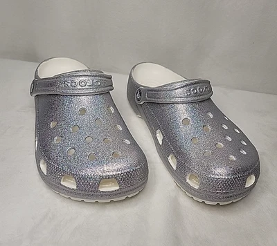 Zueco Crocs clásico brillante plateado talla 9 para mujer Foto 1 de 4