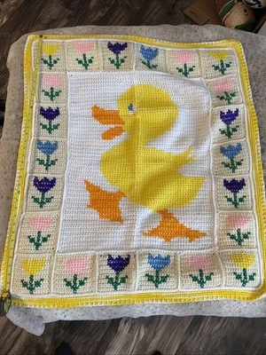 Linda colcha vintage feita à mão cobertor de bebê pato de crochê dupla face 34x34 - Imagem 1 de 4