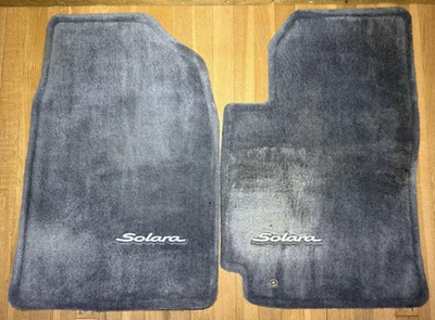 Juego de 2 alfombrillas delanteras Camry originales Toyota Solara 1998-2003 OEM cupé Foto 1 de 4