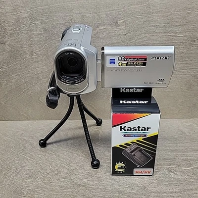 Sony DCR-SX40 Handycam Camcorder (Silver) Tested with Battery Charger No SD - Image 1 of 4