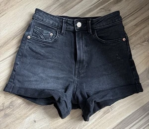 Trendy High Waist Jeans Shorts schwarz von Stradivarius Gr. 36 - Bild 1 von 2