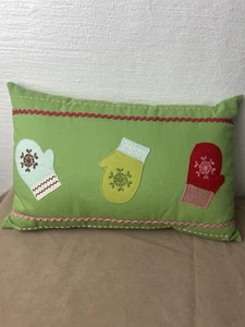 Weihnachten Kissen Fäustlinge grün/rot Applikation 16" x 8" Winter Urlaub werfen Sofa - Bild 1 von 4
