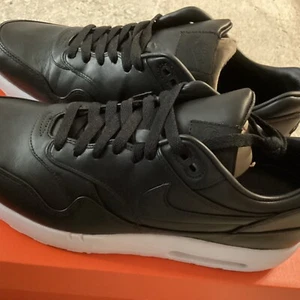 Size 11 - Nike Air Max 1 Maxim Sp Black 603546-001 Tier Zero UK - Picture 1 of 8