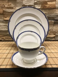 China de hueso Wedgwood "Kingsbridge" ~ Ajuste de lugar de 5 piezas ~ ¡Excelente estado! - Imagen 1 de 12