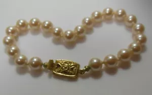 Signed Monet Knotted Faux Pearl Bracelet 7.5" - Picture 1 of 3
