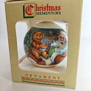 De colección Satén Santa Navidad 1988 Oso de Peluche Adorno Bola Bombilla EE. UU. SEARS - Imagen 1 de 6